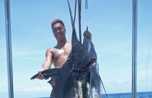 150kgカジキと大きな男
