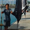 カジキ２本釣り上げた船頭