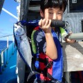 スマガツオを釣った少年