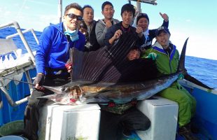 バショウカジキと8人の男たち