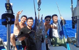 カジキと神奈川県から来た四人の男たち