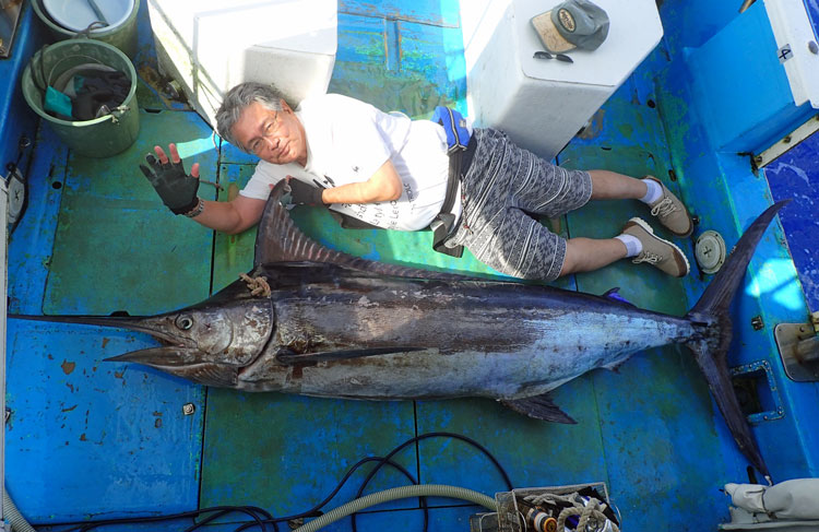 沖縄のトローリングで2018年、平成30年11月にカジキを釣った愛知県の男性