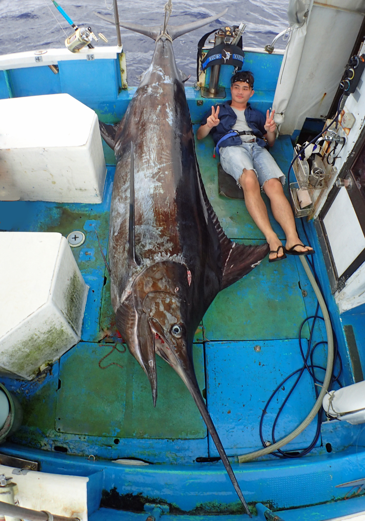 Monster marlin fishing in Okinawa by young people from Hong Kong