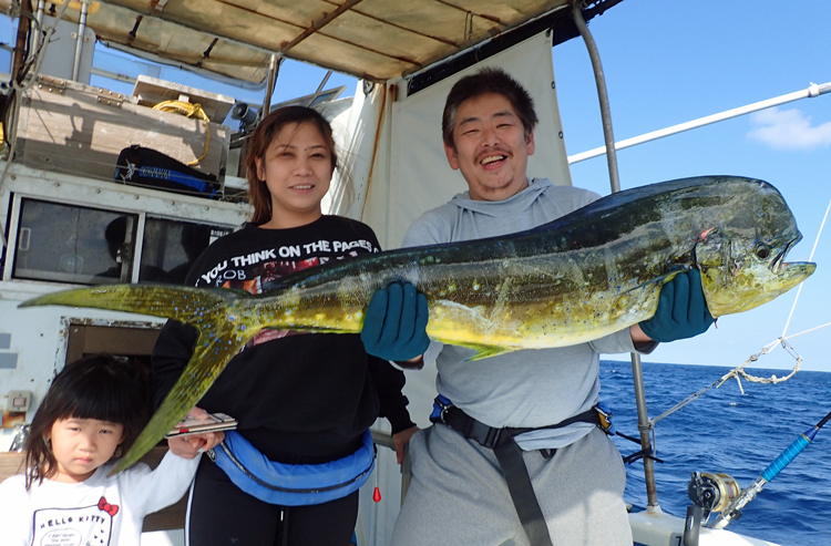 mahimahi fishing in okinawa japan