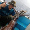 クレーンズ沖縄、鶴丸のトローリングでカジキを釣った男性