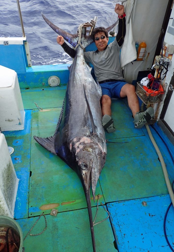 120kgのカジキを釣り上げた香川県から来た男性