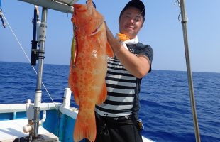 沖縄のジギングで釣れた高級魚アカジン(スジアラ)