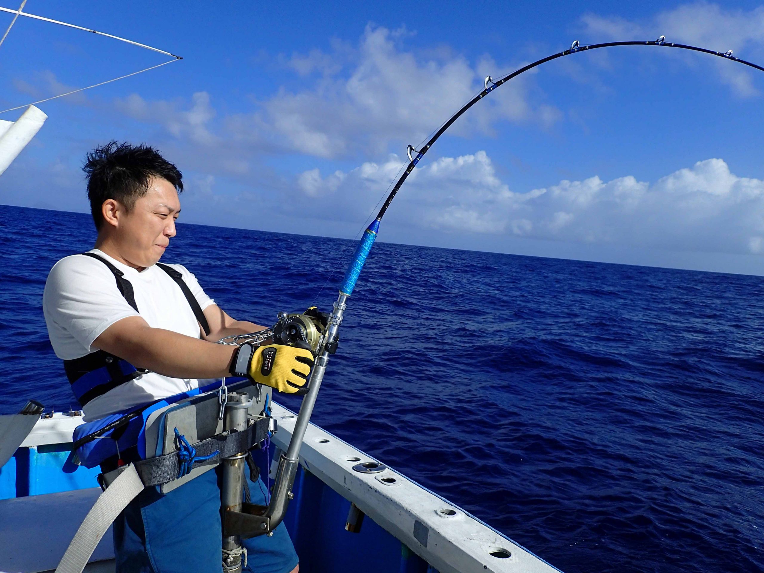 クレーンズ沖縄のトローリングでカジキを釣っている大分県の男性