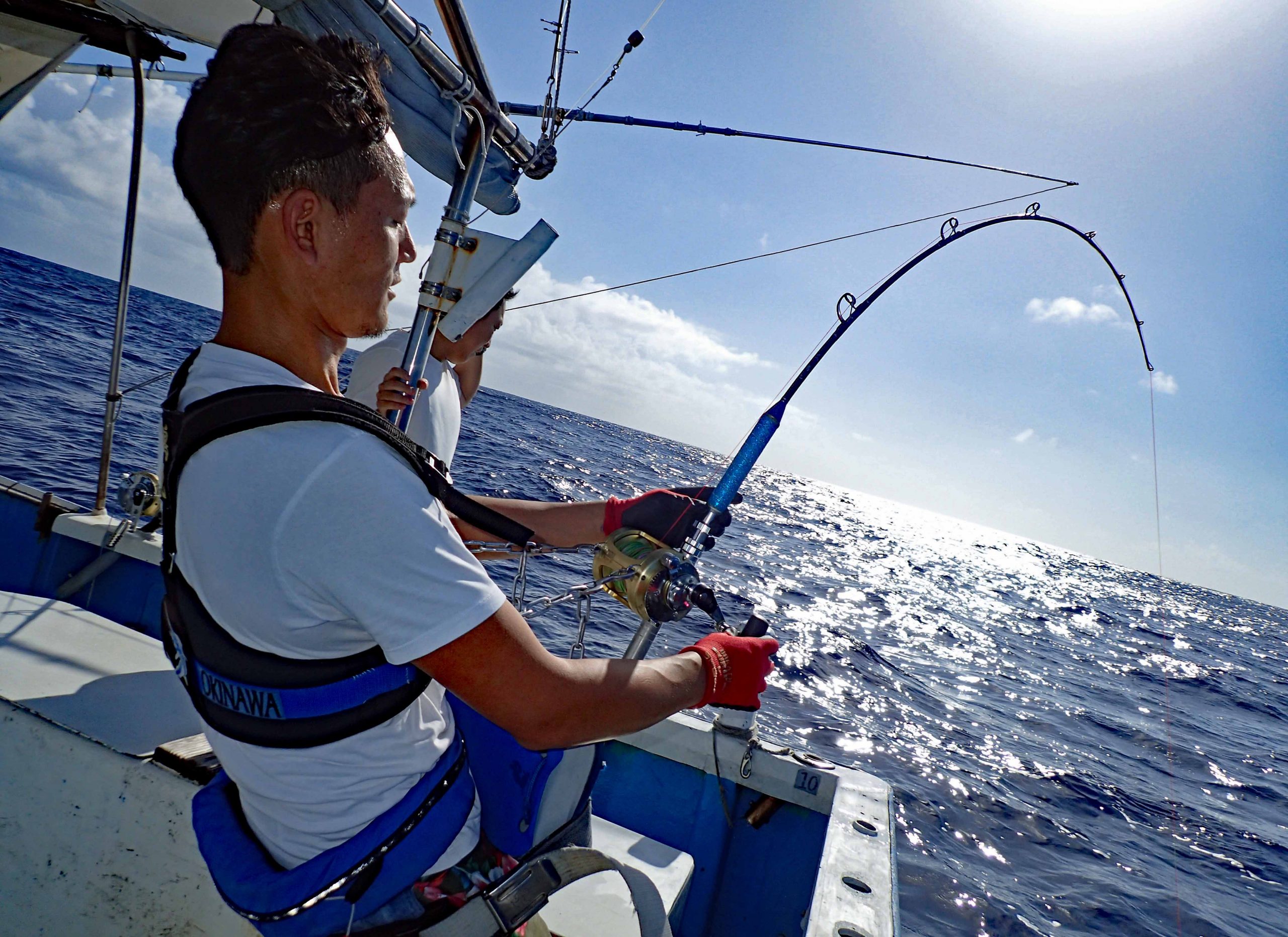 クレーンズ沖縄のトローリングでカジキを釣っている熊本県の男性
