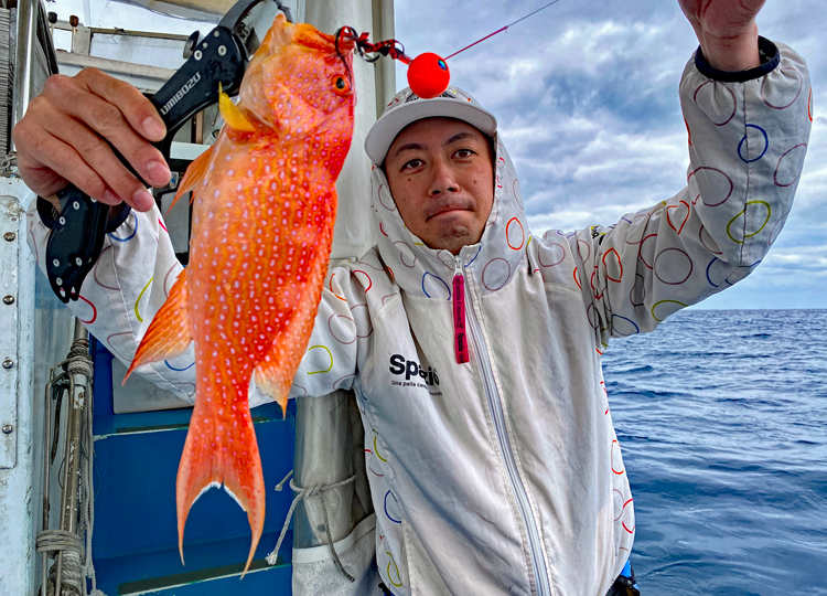 クレーンズ沖縄、鶴丸のタイラバでナガジューミーバイ釣る