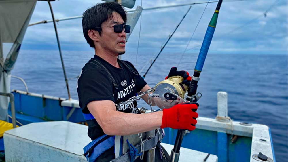 カジキを釣っている男