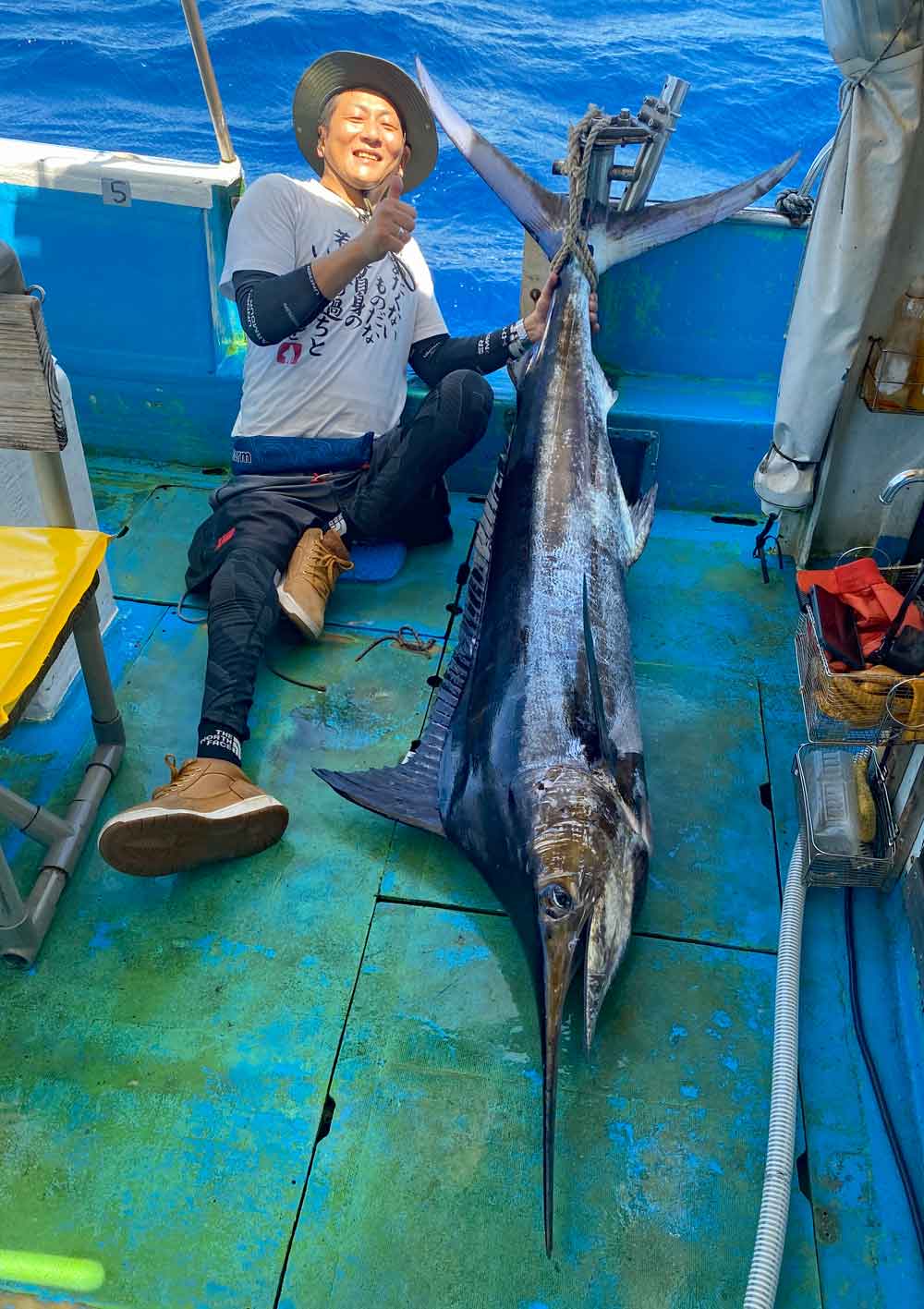 クレーンズ沖縄のトローリングでカジキを釣り上げた愛知県から来た車椅子アングラー