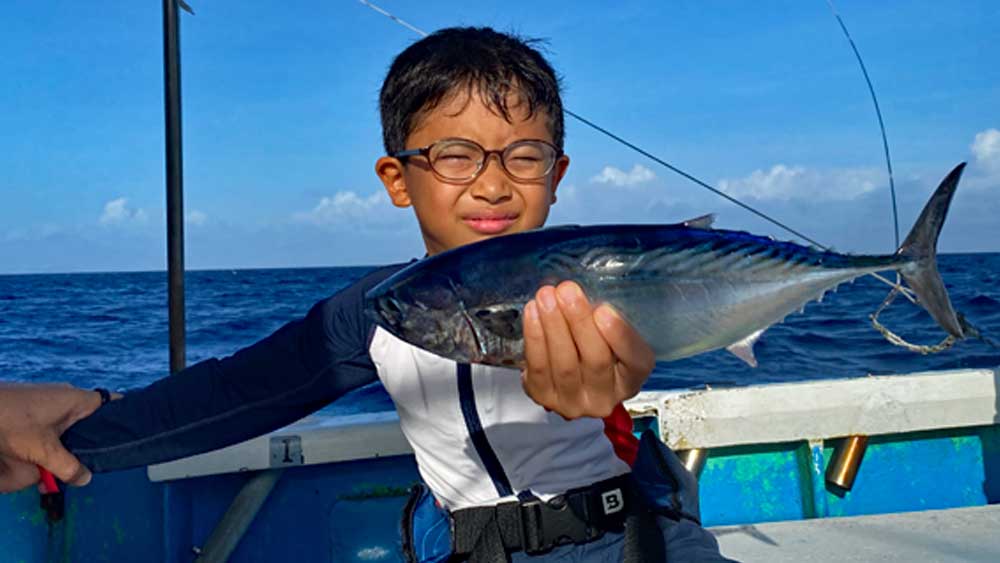 ライトトローリングでスマガツオを釣った小学生