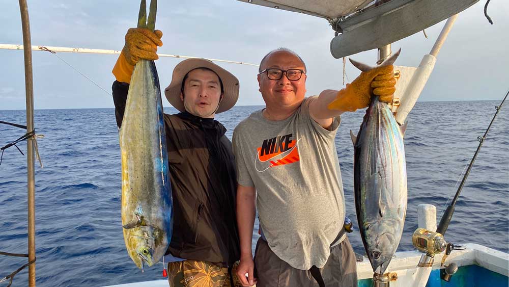 トローリングで釣り上げたシイラとカツオ