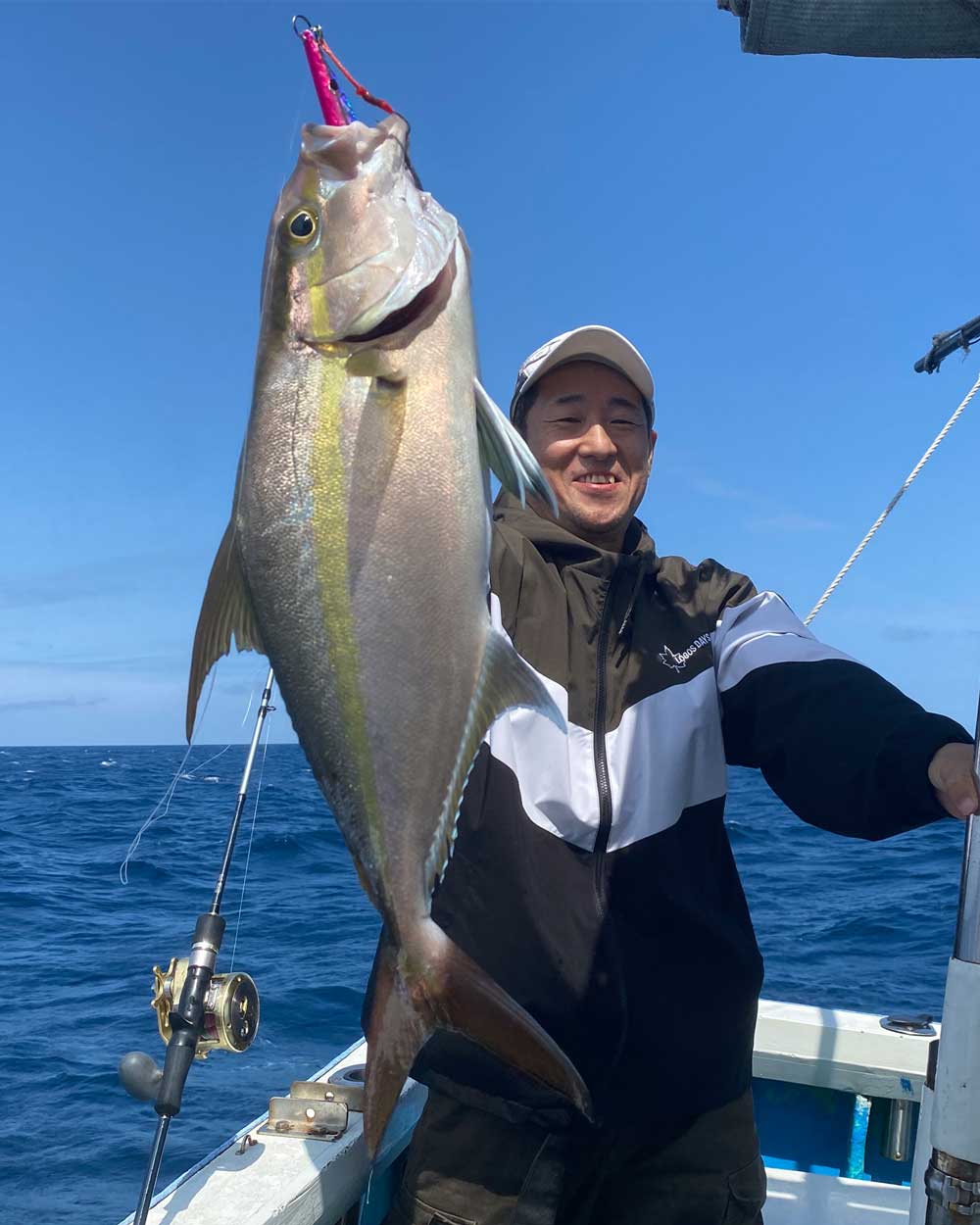ジギングで釣り上げたヒレナガカンパチ