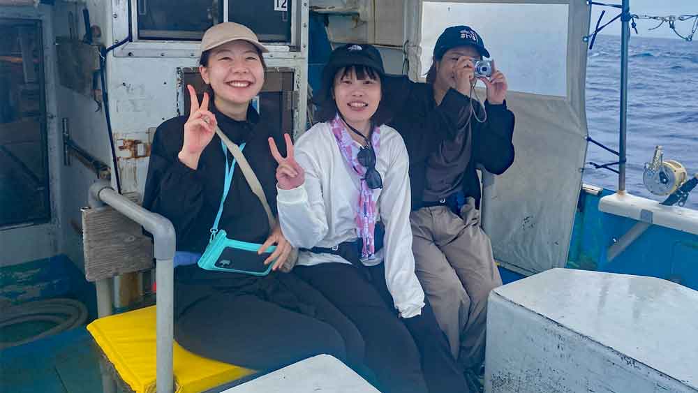 カジキトローリングに乗船した女性
