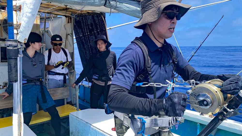 沖縄でカジキ釣りをしている4人兄弟の長男