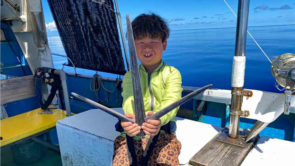 沖縄のトローリングで8才の小学3年生が釣り上げた3匹のカジキのツノ