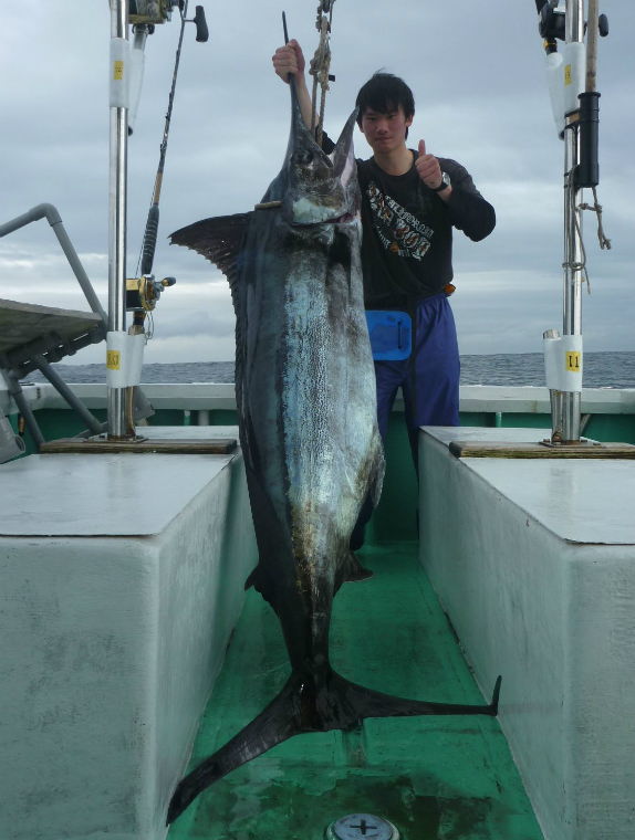 高校生がカジキ釣る！！！トローリング、沖縄の釣り船クレーンズ2014年2月2日.jpg